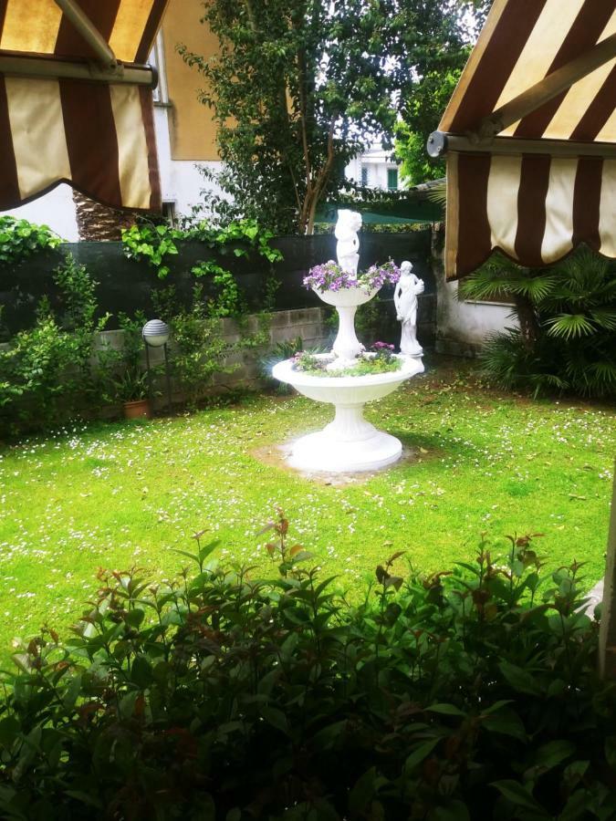 Hotel Villa Claudio Marina di Massa Exterior foto